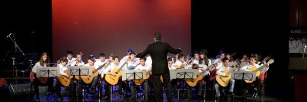 http://www.agerolemouschoolofmusic.com/wp-content/uploads/2011/11/DSC2917-600x200.jpg